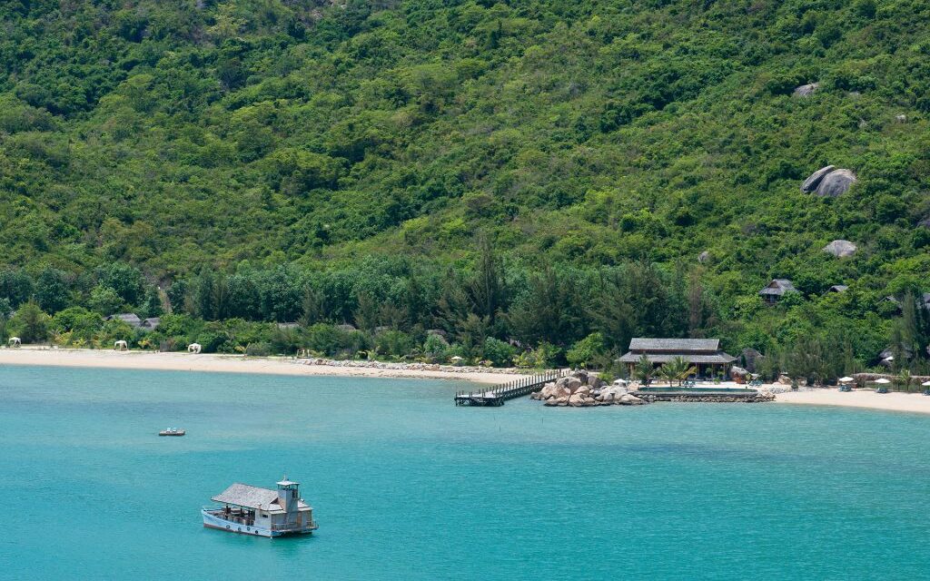 Resort 5 sao Nha Trang -  L'Alya Ninh Vân Bay - biển