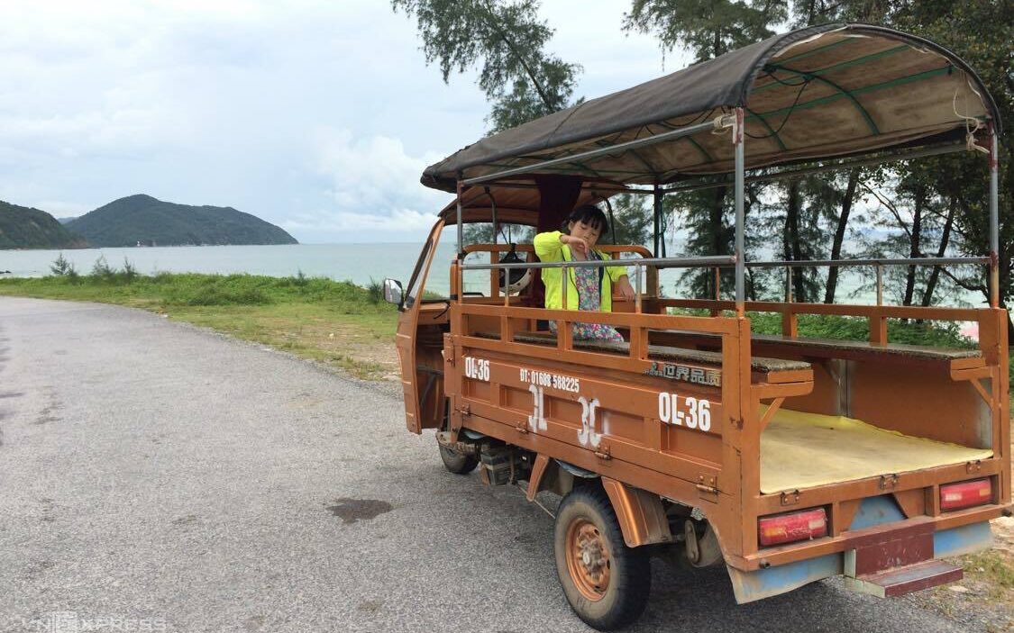 du lịch Quan Lạn - xe tuktuk