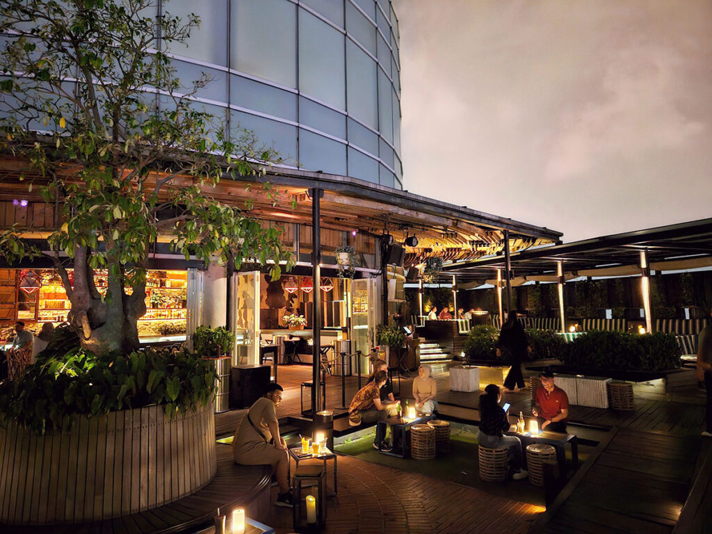 attractions in Jakarta skye bar & restaurant