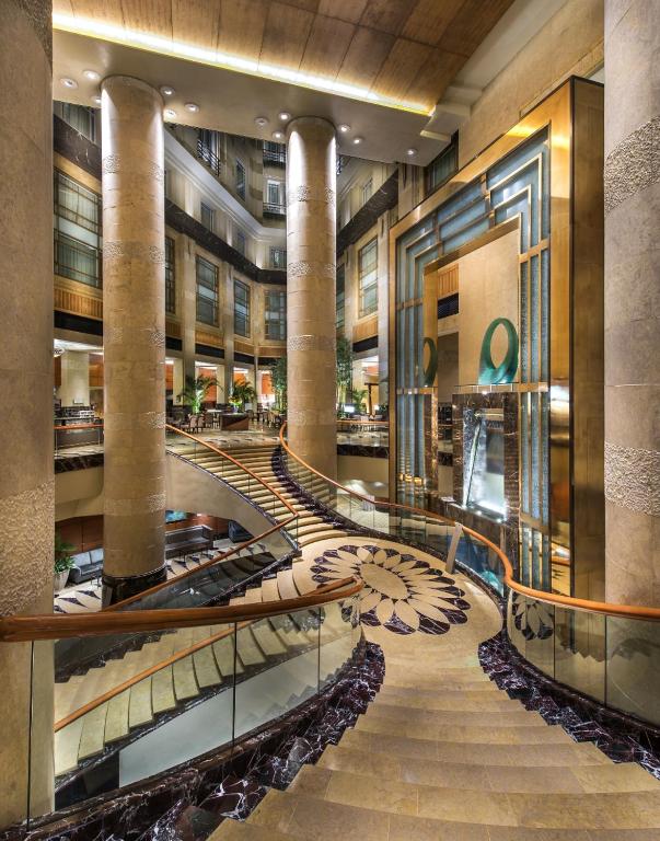 The Fullerton Hotel - hotel lobby