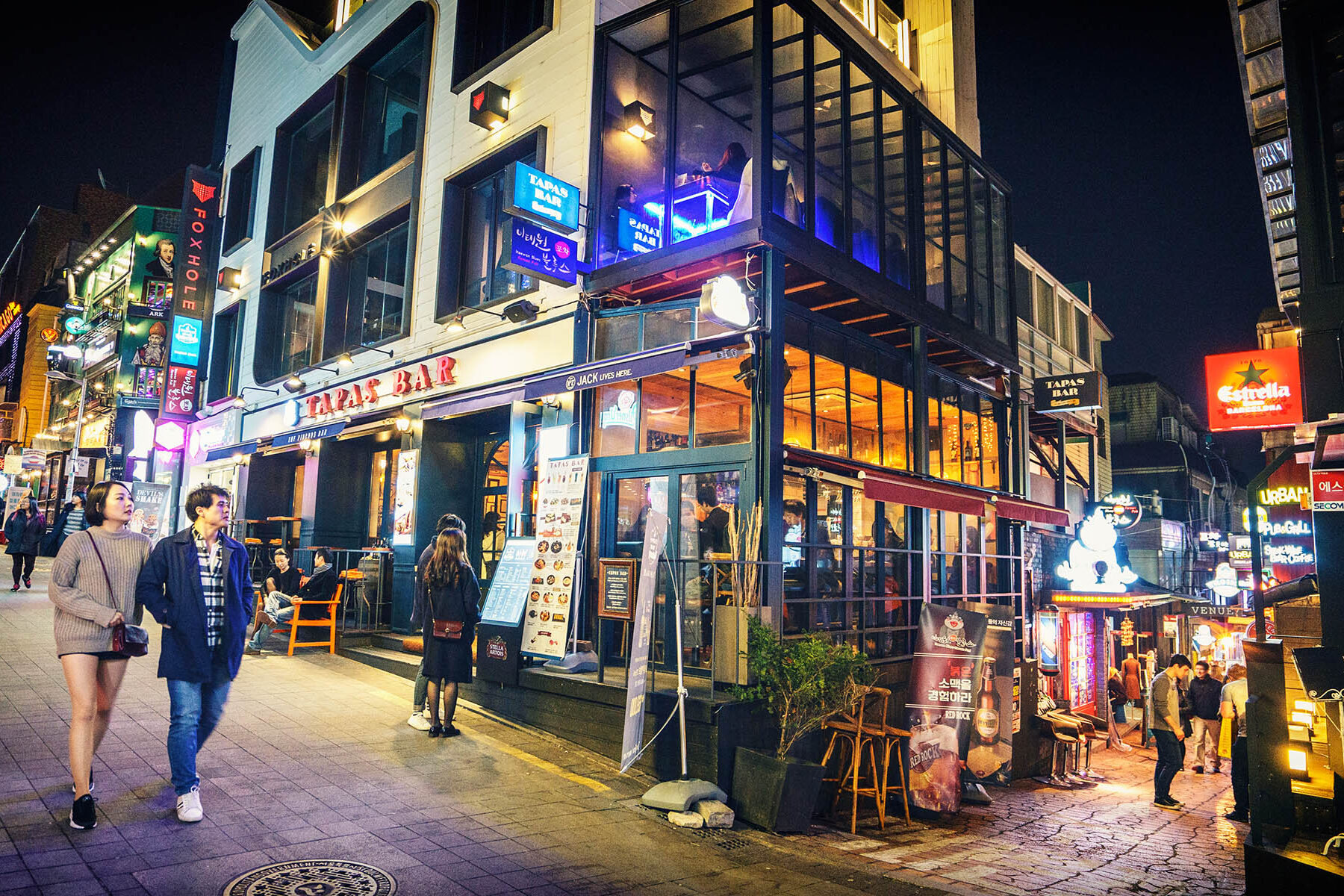 Best Areas to Stay in Seoul for Tourist itaewon