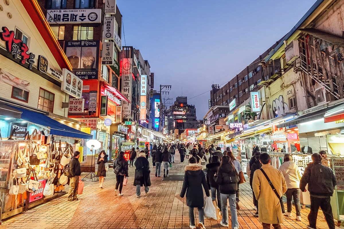 Best Areas to Stay in Seoul for Tourist hongdae