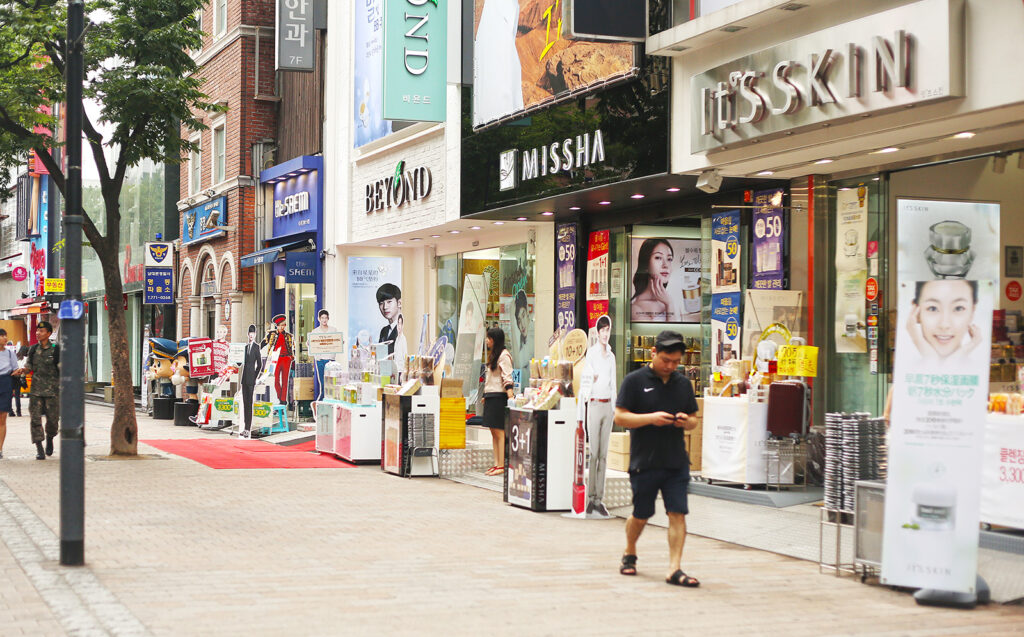 Best Areas to Stay in Seoul for Tourist myeongdong