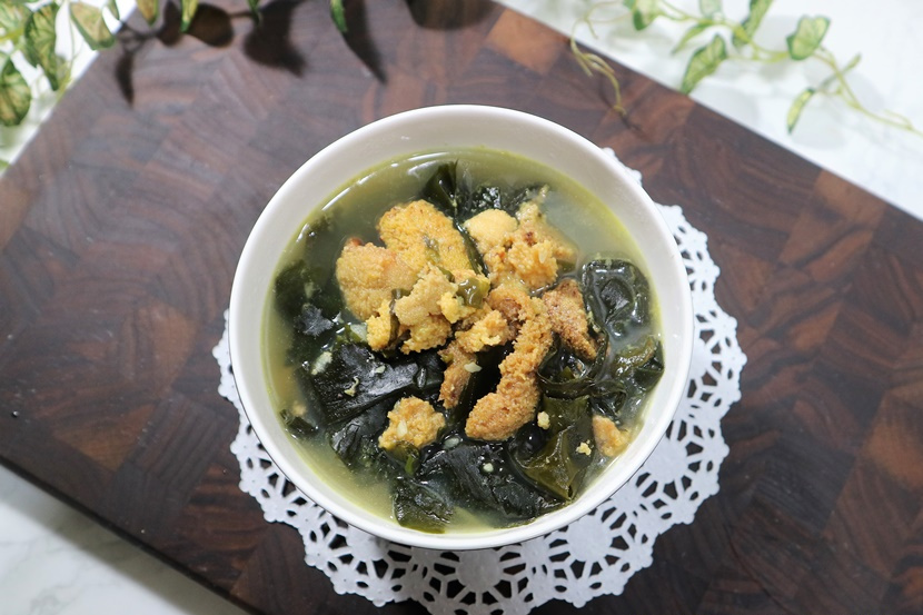 Jeju Island food - Sea Urchin Seaweed Soup